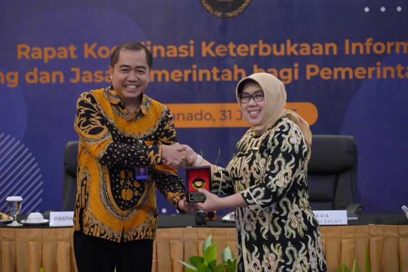 Deputi Bidang Koordinasi Komunikasi dan Informasi Kementerian Koordinator Bidang Politik dan Keamanan (Kemenko Polkam) dalam sambutannya oleh Asisten Deputi Koordinasi Pengelolaan Komunikasi dan Informasi Publik, Agung Pratistho, saat membuka kegiatan Rapat Koordinasi dan Bimbingan Teknis Keterbukaan Informasi Barang dan Jasa Pemerintah bagi Pemerintah Daerah, di Manado, Sulawesi Utara, Kamis 31 Juli 2025. (tim/humas)