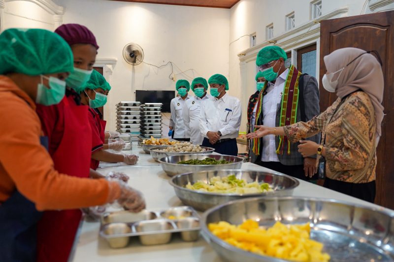 Kementerian Koordinator Bidang Politik dan Keamanan (Kemenko Polkam) melakukan kunjungan kerja atau kunker ke Kabupaten Manggarai Barat, Provinsi Nusa Tenggara Timur (NTT), Kamis 31 Juli 2025. (foto-humas)