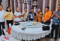 Pertemuan bersama Tim Percepatan DOB Kepulauan Babar Damer bersama Bung Niko Kilikili (tengah pegang dokumen) di Jakarta. (foto-tim)