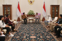 Wakil Presiden (Wapres) RI, Gibran Rakabuming Raka menerima audiensi Pimpinan Pusat Serikat Pekerja Tenaga Kerja Bongkar Muat Indonesia (PP SP TKBM Indonesia) di Istana Wapres, Jakarta, Selasa (9/9/2025) (dok. Setwapres)