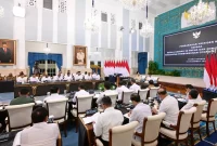 Presiden Prabowo Subianto memberikan pengarahan kepada Kepala Daerah se-Papua serta Komite Eksekutif Percepatan Pembangunan Otonomi Khusus Papua di Istana Negara, Jakarta, pada Selasa, 16 Desember 2025. Foto: BPMI Setpres/Rusman