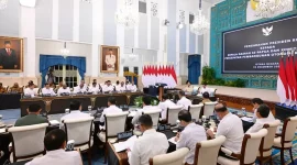 Presiden Prabowo Subianto memberikan pengarahan kepada Kepala Daerah se-Papua serta Komite Eksekutif Percepatan Pembangunan Otonomi Khusus Papua di Istana Negara, Jakarta, pada Selasa, 16 Desember 2025. Foto: BPMI Setpres/Rusman