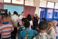 Dinas Pendidikan, Kearsipan dan Perpustakaan Daerah Kabupaten Pegunungan Bintang melalui Bidang SMP menggelar kegiatan peningkatan kapasitas pengelolaan Dana Operasional Sekolah (BOS) dan pelatihan aplikasi Data Pokok Pendidikan (Dapodik) bagi sekolah SMP negeri dan swasta.