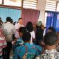 Dinas Pendidikan, Kearsipan dan Perpustakaan Daerah Kabupaten Pegunungan Bintang melalui Bidang SMP menggelar kegiatan peningkatan kapasitas pengelolaan Dana Operasional Sekolah (BOS) dan pelatihan aplikasi Data Pokok Pendidikan (Dapodik) bagi sekolah SMP negeri dan swasta.