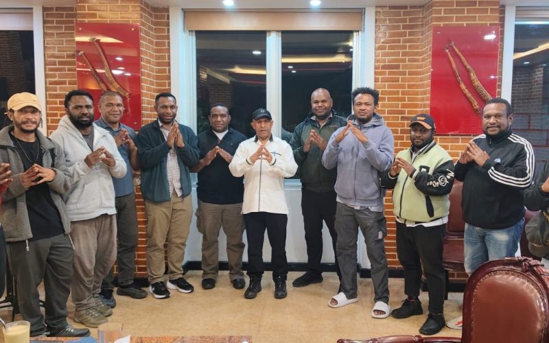 DPD Perbasi Papua Pegunungan bersama sejumlah Pengurus melakukan pertemuan untuk membahas Fokus utama pembinaan yang dimulai dari usia dini hingga remaja (tingkat SD, SMP, hingga SMA). Pengembangan SDM ini sebagai Prioritas mulai dari wasit dan pelatih. 
